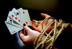 Эксперт: «Украина не готова помогать лудоманам»